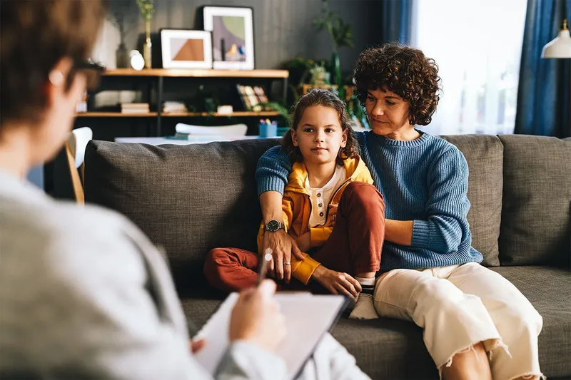 Welchen Nutzen hat das Einbeziehen der Familie in die Psychotherapie für Kinder und Jugendliche mit Depression?