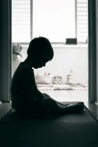 Wie stark hängen Missbrauchserfahrungen als Kind mit späteren Depressionen und körperlichen Erkrankungen zusammen?