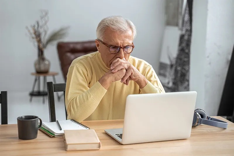 Helfen psychologische Behandlungen über das Internet älteren Menschen bei psychischen Problemen?