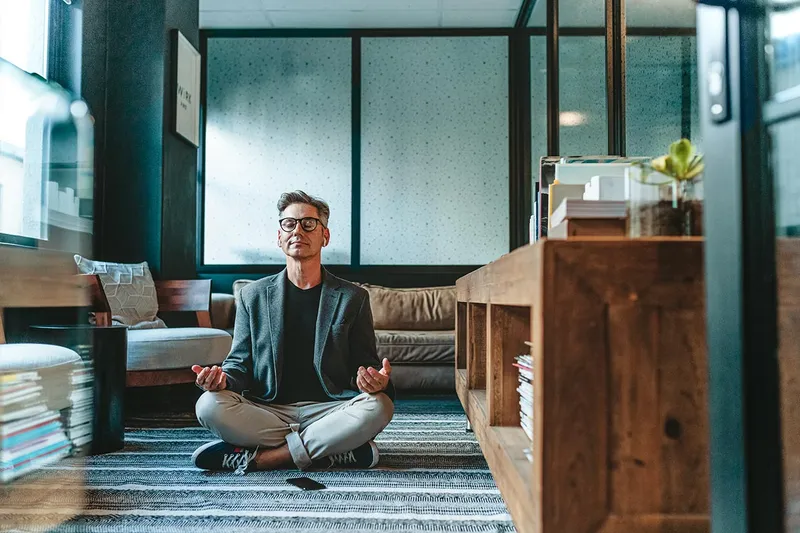 Hilft Meditation Erwachsenen dabei, beim Lösen von Aufgaben aufmerksamer zu sein?