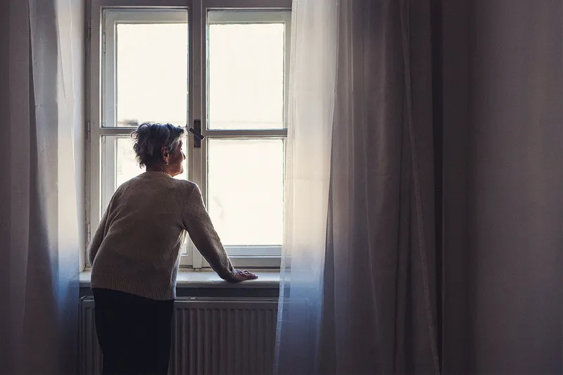 Hängt Einsamkeit bei älteren Menschen damit zusammen, wie gut sie denken und sich erinnern können?