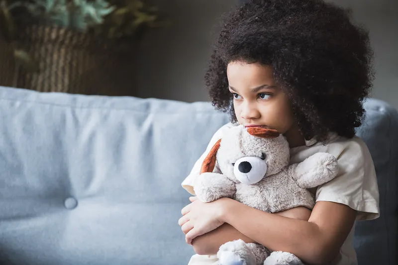 Wie hängen traumatische Erfahrungen damit zusammen, wie Kinder und Jugendliche über sich selbst denken?
